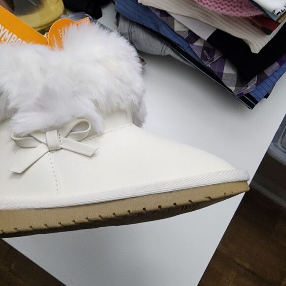 Gymboree Girls White Faux Fur Chalet Snow Winter Holiday Boots Shoes Size 10 NEW - Picture 10 of 11